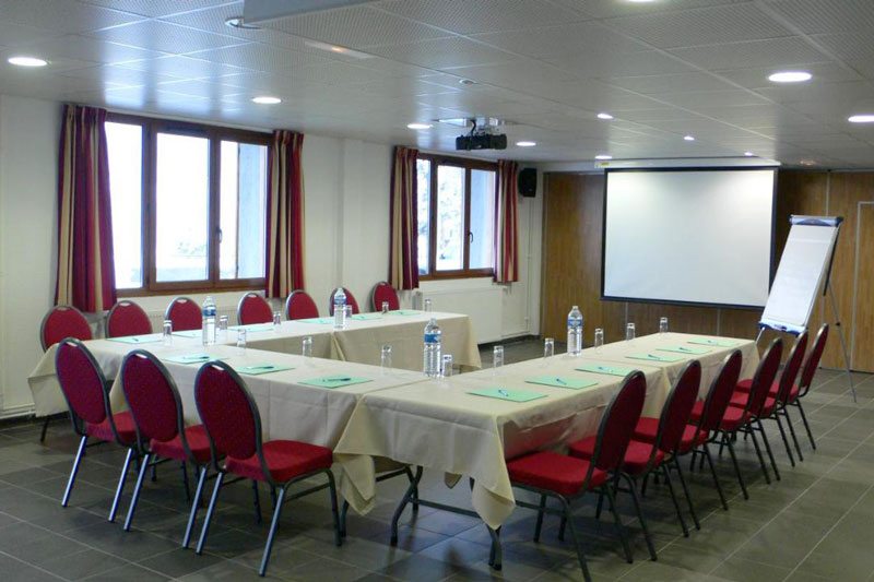 Salle de réunion à la résidence & SPA l'Adrechas à la Colmiane dans les Alpes Maritimes